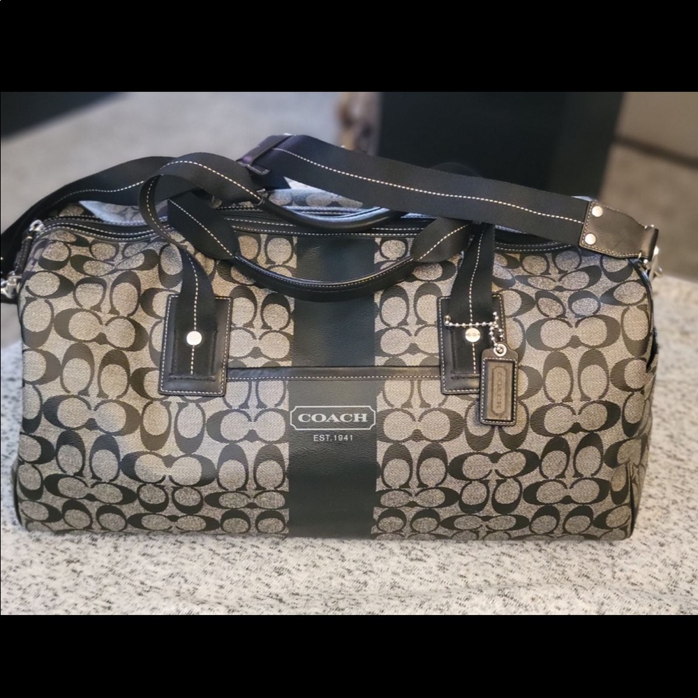 💜COACH HERITAGE STRIPE BOSTON. 💜. BLK/LT Grey TRAVEL BAG